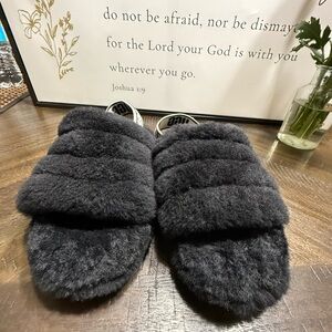 UGG Black Fuzzy Slippers Little Girls SZ 1- Box13